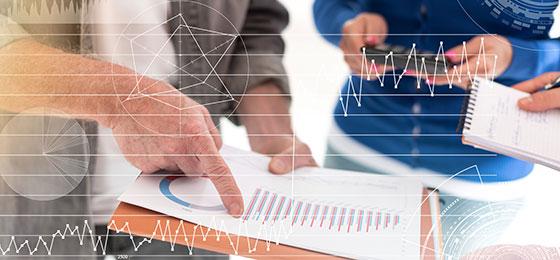 The image shows several people discussing a calculation.